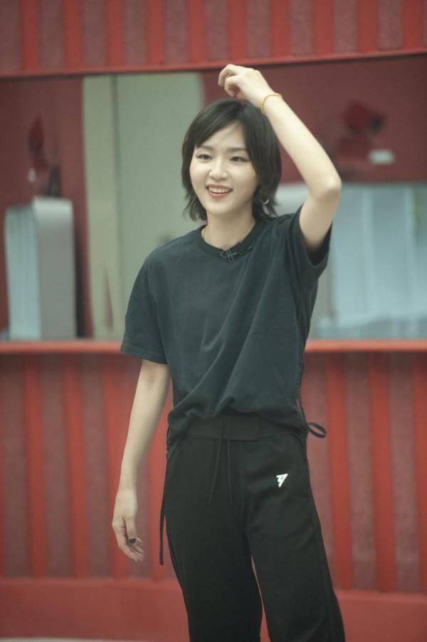 湖南卫视《乘风破浪》训练开启乘风守擂组破浪挑战组谁能拔得头筹