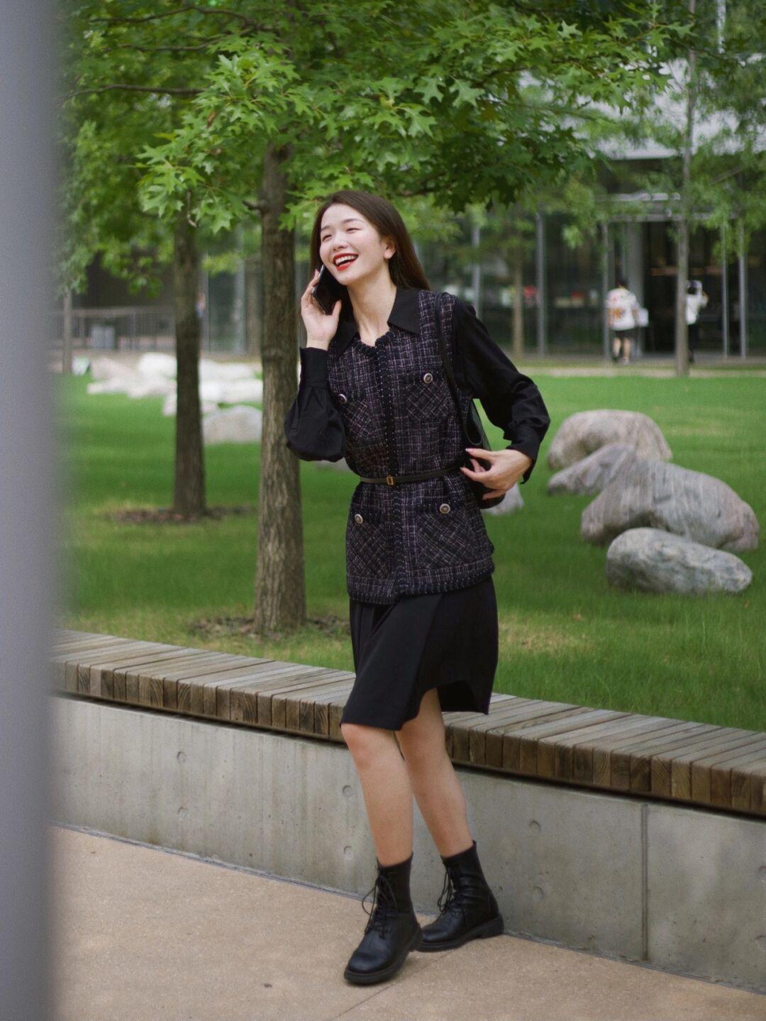 时尚感|秋季怎么穿出时尚感?西装搭配直筒裤干练利落,保暖又舒适