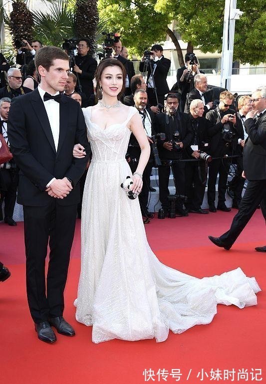 女生们|刘翔前妻挎着外国人,感觉比外国人还白,紧身裙子更显高挑