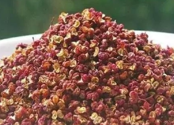 治疗脚气|花椒水泡脚功效太大了，不仅可以治疗脚气，还有3大好处等着你！