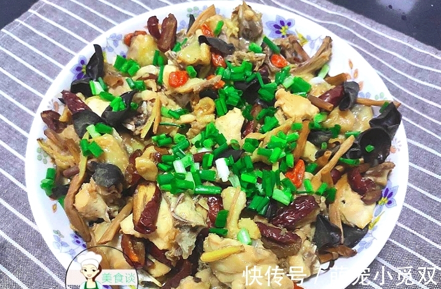 营养健康|木耳跟这菜是绝配,蒸一蒸就好,营养好吃不上火,常吃提高免疫力