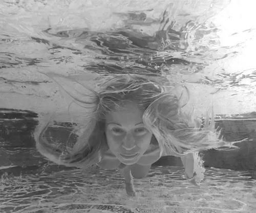 人物画|超写实铅笔素描!超细腻的铅笔人物画!