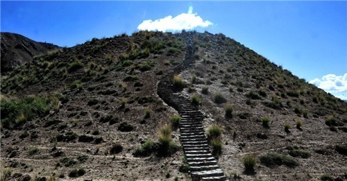 格萨尔王#考古队挖掘九层妖塔,为何挖到第二层就突然不挖了你看挖出了啥