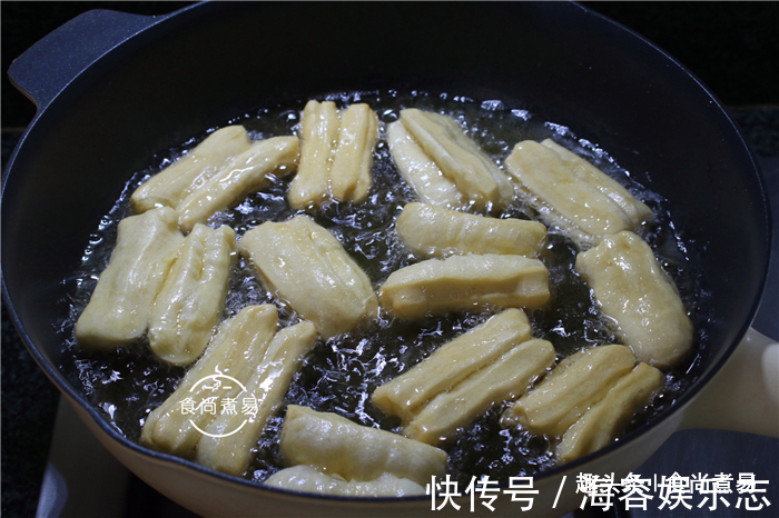 添加剂|油条自己在家做，蓬松香软又清爽，好吃不油腻，比市售的健康