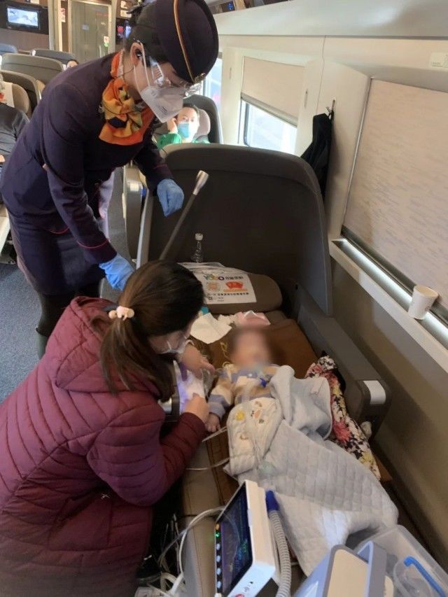 北京西站|全网关注的宝宝，坐高铁抵达北京！