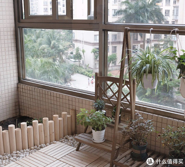 夫妻|这对夫妻太有远见,把次卧和客厅打通,清爽开阔,日子过得简单舒适