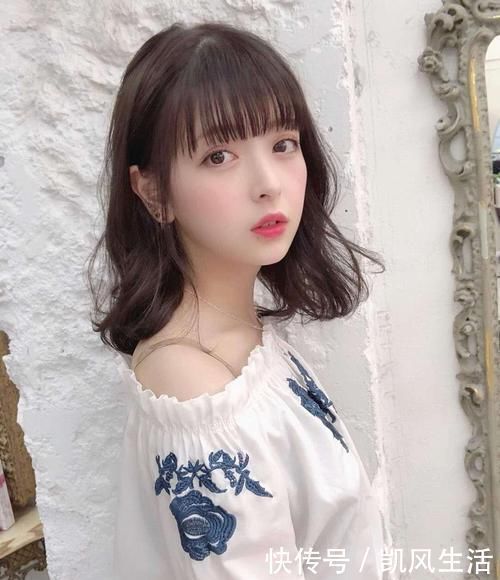 羊毛卷|羊毛卷已经“失宠”,今年流行这种发型,减龄又洋气满满高级感