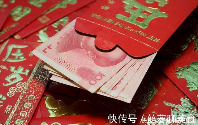 月嫂|老人家帮忙带孩子,过年应不应该给他钱?来听听这些老人说的回答