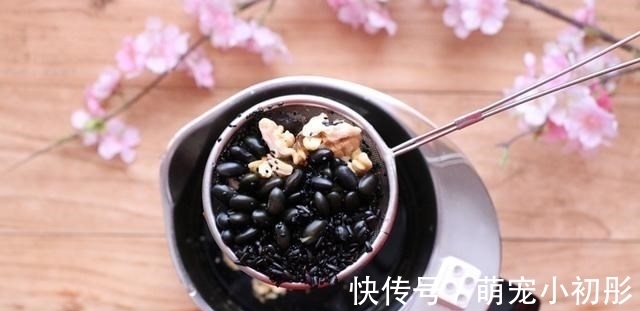 黑豆豆浆|50岁姑姑：坚持每天这样吃点黑豆，越吃越精神，简单一做好香啊