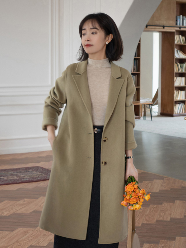 针织毛衣|秋冬的第一件大衣,搭配针织毛衣和半身裙温暖又时髦,漂亮大气!