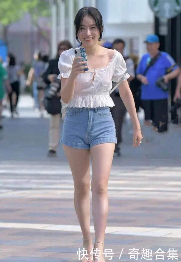 街拍美女可别小瞧了T恤短裤,虽然已烂大街,但依旧时髦又显瘦