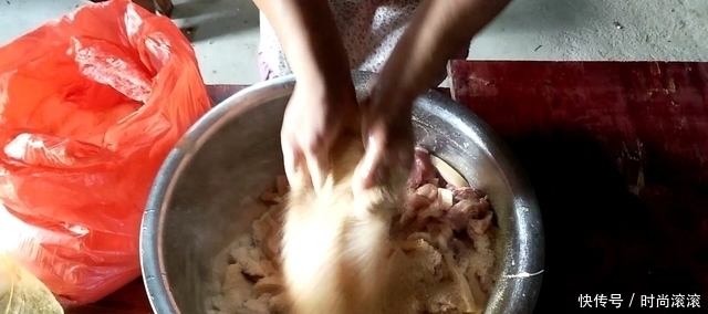 儿媳妇|大妈为儿媳妇做的一道“特色美食”,特别好