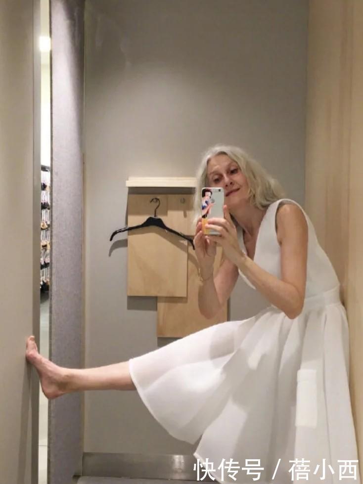 时髦|这才是真正的惊艳了时光!这位“白发奶奶”比00后还敢穿,超时髦