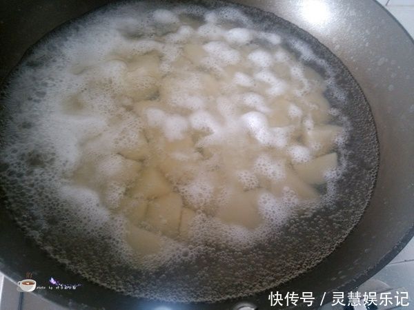 自制麻辣红|土豆从小吃到大,如此做法太好吃,拌2种香料,比肉还香