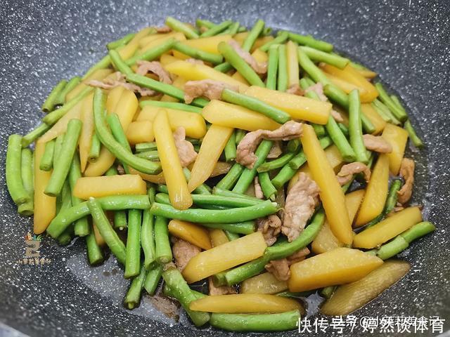 入秋后,这2样蔬菜一起炒,家人都爱吃,便宜又