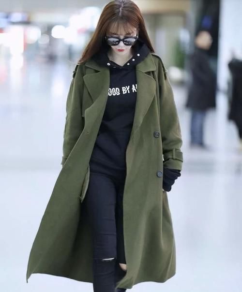 小姐姐|这样巧妙穿卫衣，让你的秋冬搭配，亮眼又有个性