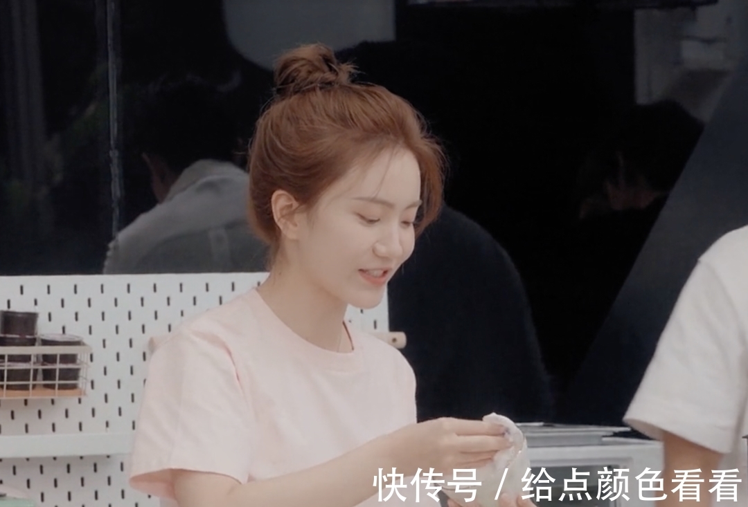 大龄|《心动的信号4》为何都冷落男三？30岁大龄，脱鞋不洗手就打鸡蛋