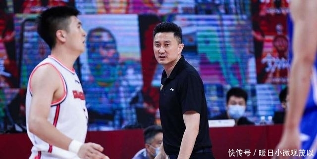 王薪凯总决赛爆笑“盯防”刷爆网络,求郭艾伦心理阴影面积