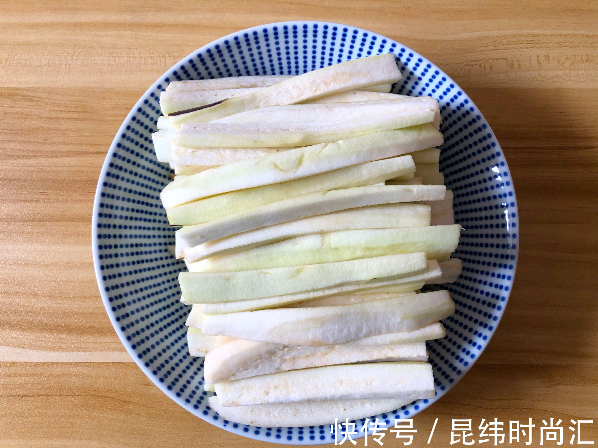 勿忘我|我家最近爱上茄子这做法，蒸一蒸就上桌，鲜美又下饭，快试试