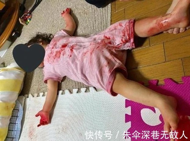 小孩子|宝妈买菜回家，看见3岁女儿躺在“血泊”中，痛哭3秒后却笑了