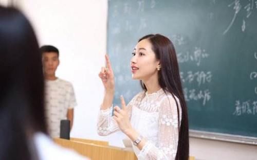 什么样的老师是大学生比较喜欢的？网友答案不一