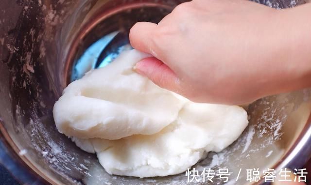 微微一笑|烙饼时，直接加水大错特错！面点师傅：加点它，又香又软还出层