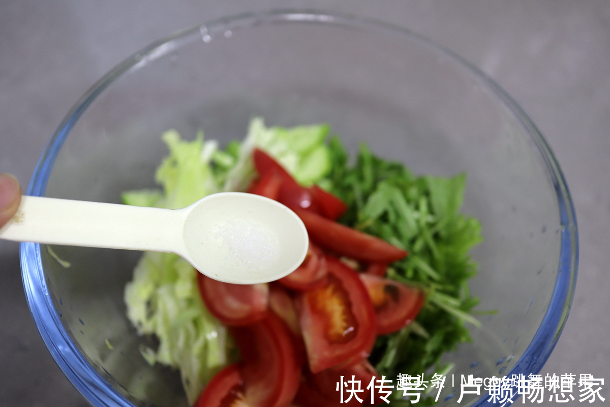 5分钟凉菜,香脆开胃,每天食用20克不显老,过30的女性要坚持