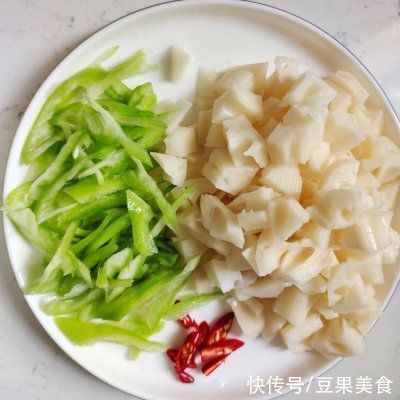 暖胃又养生，一次吃三大碗都不过瘾的青椒炒酸辣藕丁