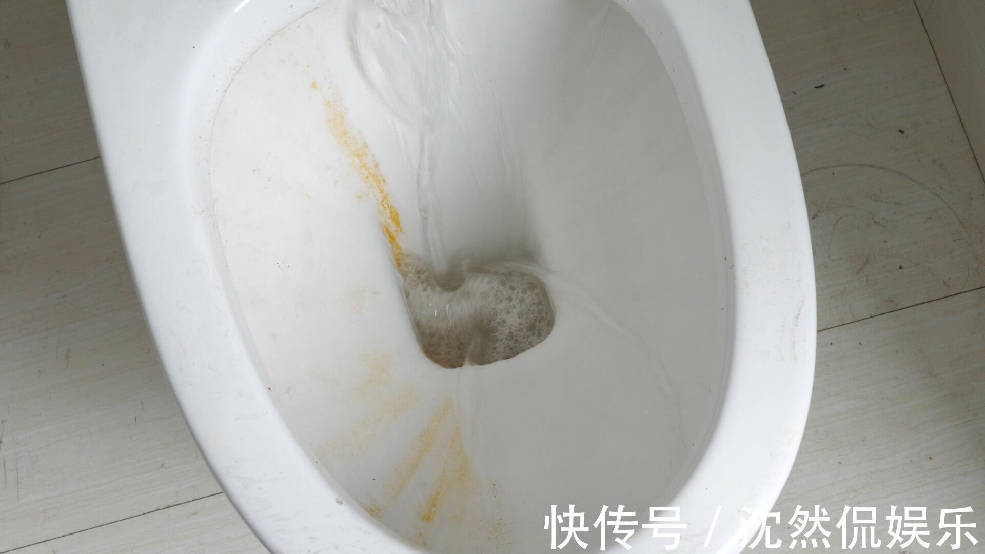 污渍|马桶黄渍又脏又臭,教您一个小窍门,不仅擦得干净,还不会有臭味
