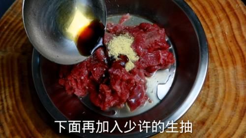  正确|葱爆羊肉在家怎么做羊肉鲜嫩甘香、大葱脆嫩！大厨教你正确做法