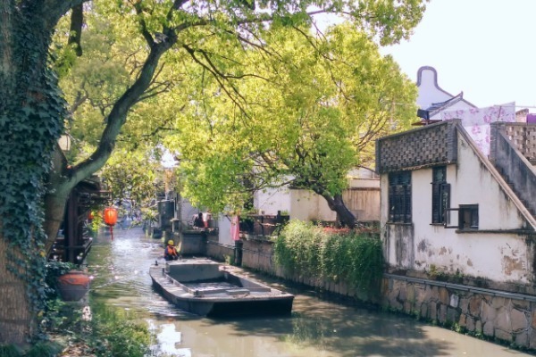 在繁华的上海寻找一处僻静之地,曾斥资