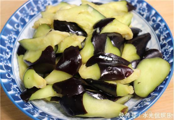 红烧茄子|现在才知道,炒茄子不能先放油,学会一招,茄子不吸油不发黑