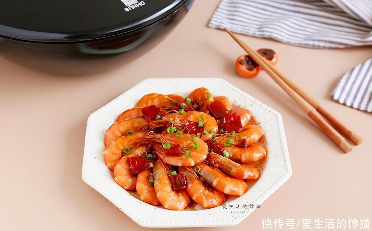 下班回家晚餐认真做,4菜1汤,有荤有素营养足,我家从不点外卖