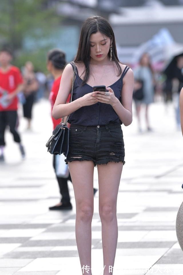 穿搭 气场十足的瑜伽裤穿搭更加简洁大气,秀出美丽长腿,简约好看!