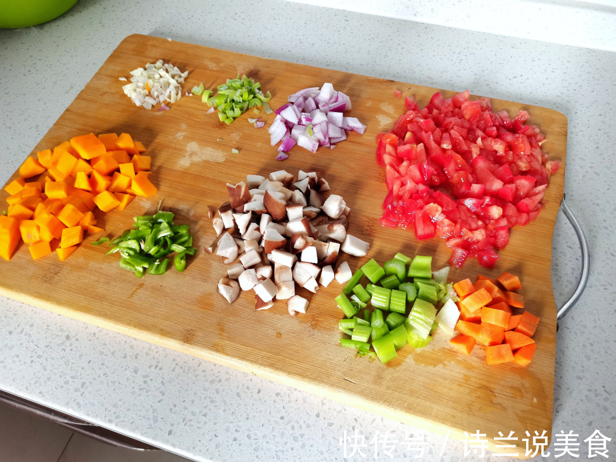 两口子的简单家常晚餐,肉香汤鲜,真的太香了,比吃大餐过瘾