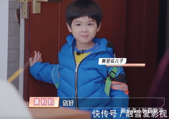 婆婆|黄圣依给婆婆洗澡，陈松伶跪地为婆婆穿鞋，孝顺背后是老公的差距