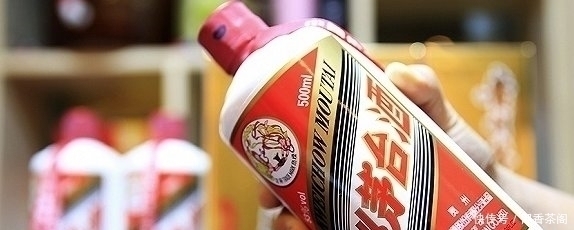 如果白酒瓶身有“这行字”,别拿来招待懂酒客人,免得闹笑话