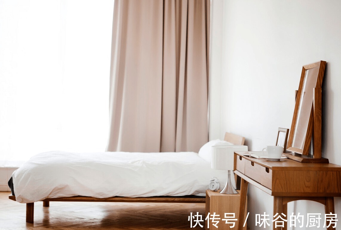 腊月二十四扫尘日,老辈讲究“三不留,三不动”,迎春接福保安康