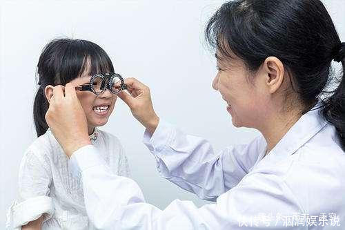 玩具|5岁男童老玩这类玩具,导致黑眼珠逐渐“消失”,家长要注意