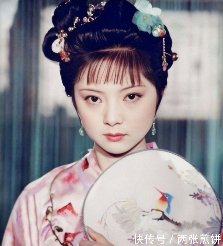 元妃|薛宝钗体形丰润，被贾宝玉称赞像杨贵妃，为何听完后她勃然翻脸？