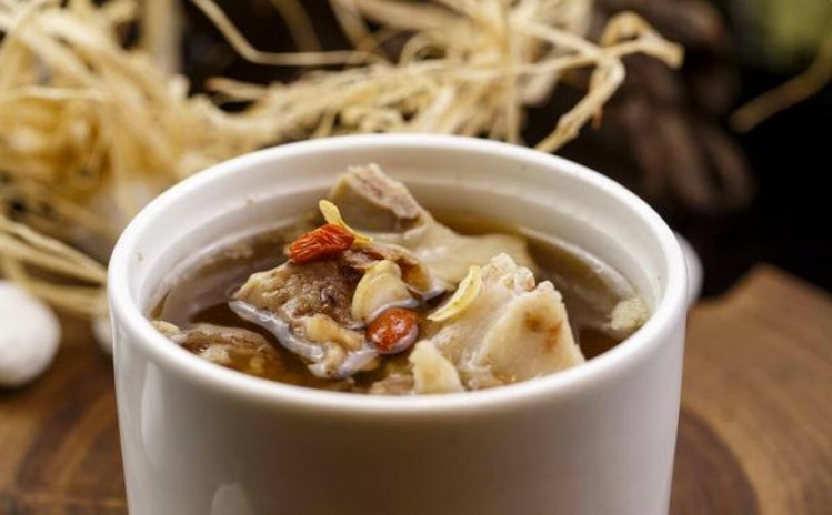 维生素d|吃大骨头、胶原补钙说法无科学依据！预防骨质疏松重点是要饮食均衡