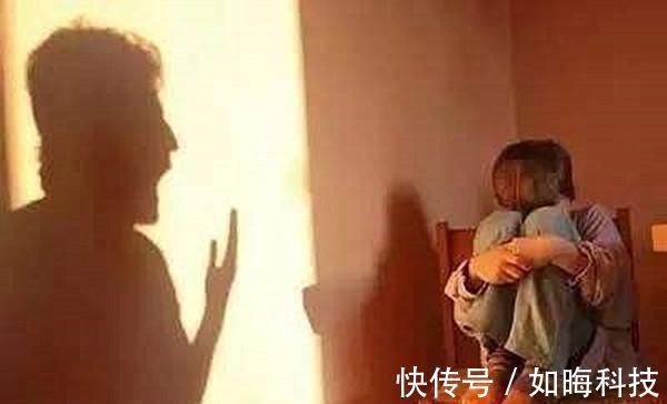 宝妈|孩子乱发表情包到家长群,两位宝妈不同的道歉方式,影响孩子格局