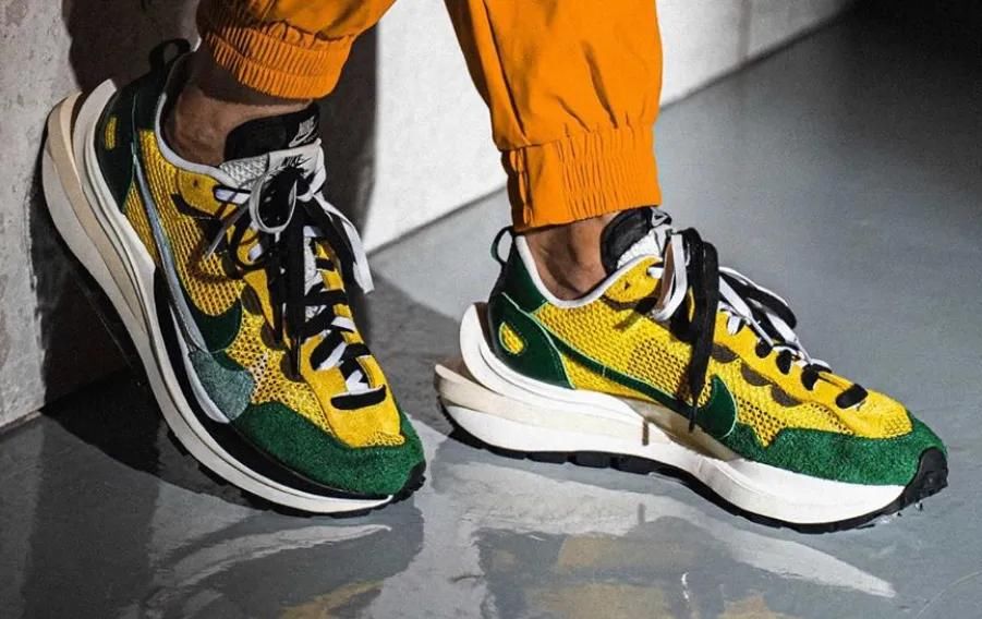 今年过冬，能在大街上独领风骚的是「小黄鞋」