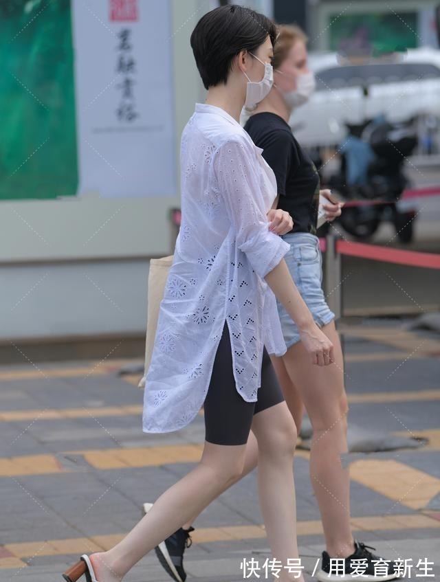 运动裤 镂空花纯白长衬衣,搭配运动套装,清爽舒适帅气十足