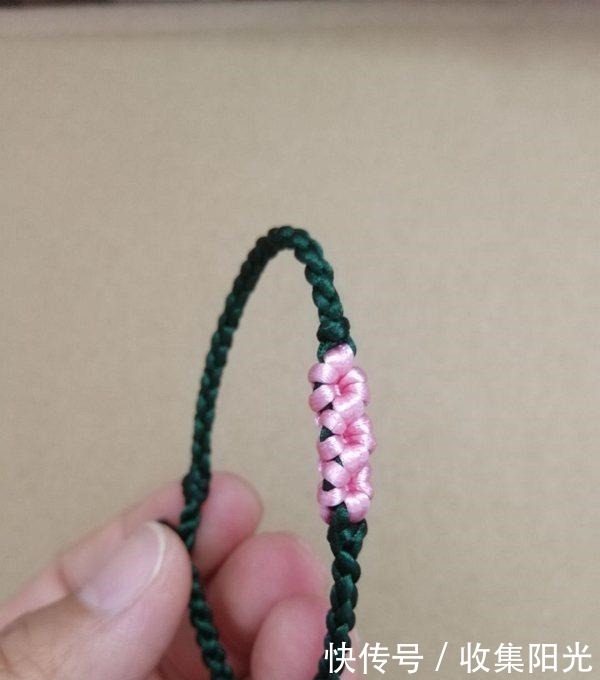 漂亮|3朵漂亮的桃花结手链,非常适合女生佩戴,清新又好看!附编法!