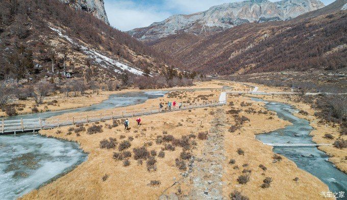 雪山蓝天，走过稻城亚丁的春夏秋冬