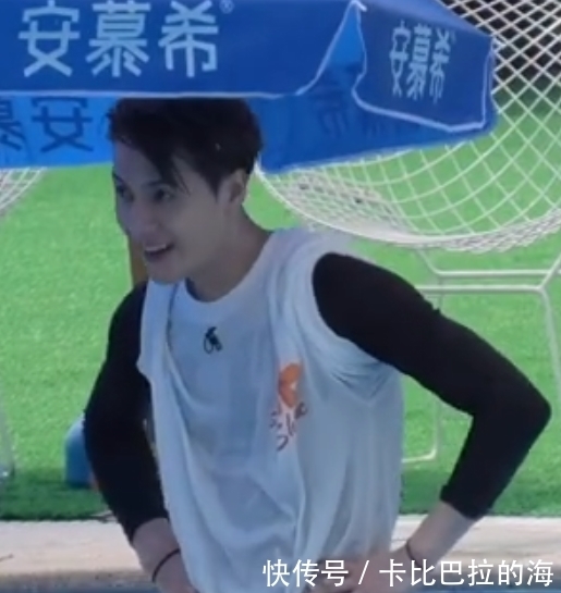 嘉宾们 有纹身不能上节目?王嘉尔来录跑男,遮盖方式好大胆,黄旭熙输了