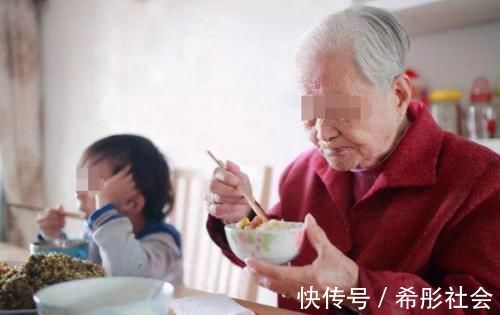 公公婆婆|国内第一批“随母姓”的孩子,如今已成年,4个结局如期而至