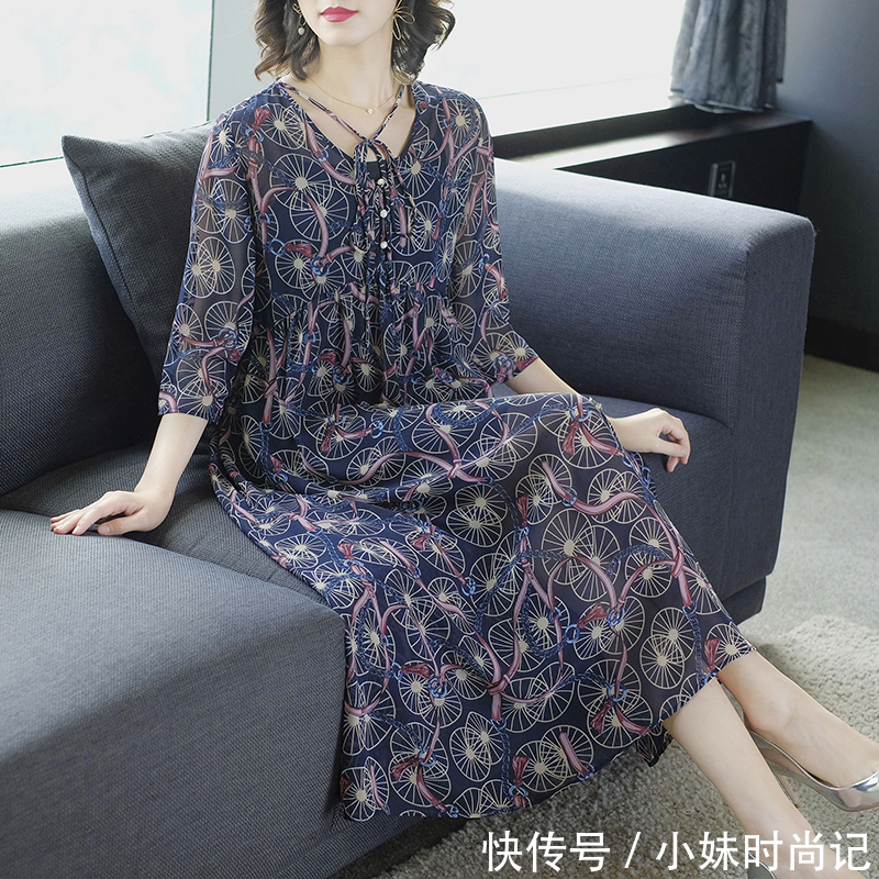 减龄|今年流行一女装,叫“碎花裙”,洋气减龄美成景