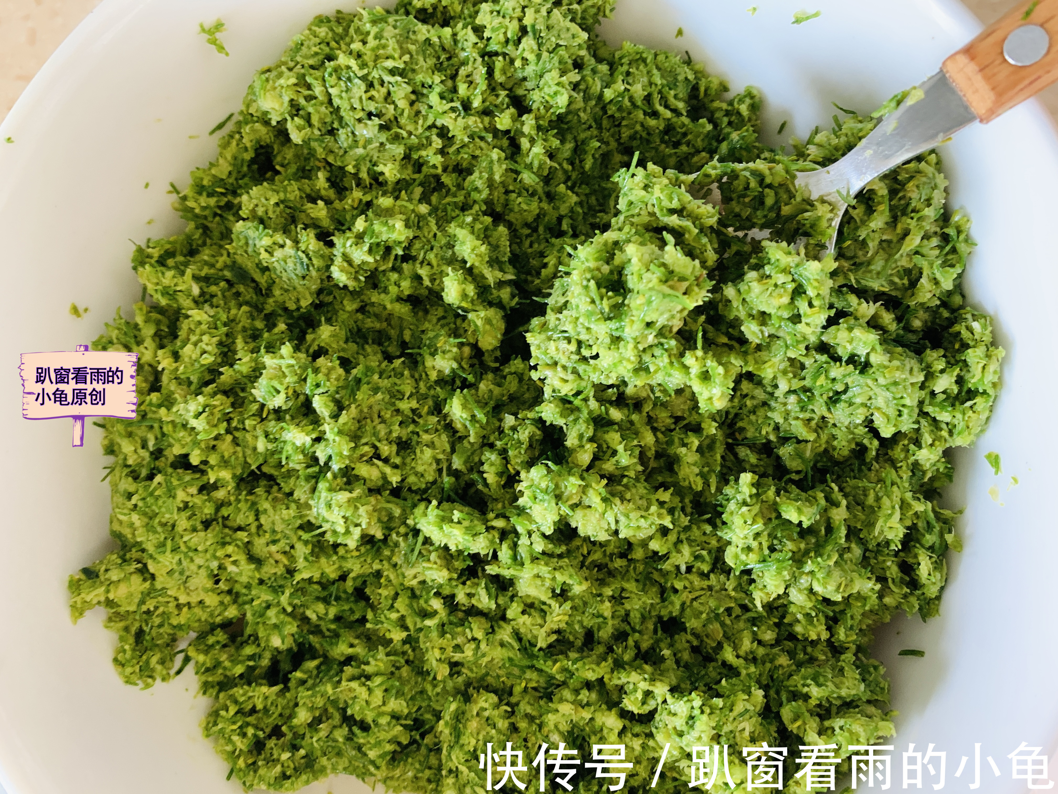 好吃|腌韭菜花,除了放盐,再加入它,韭菜花酱翠绿不变色,黏稠又好吃